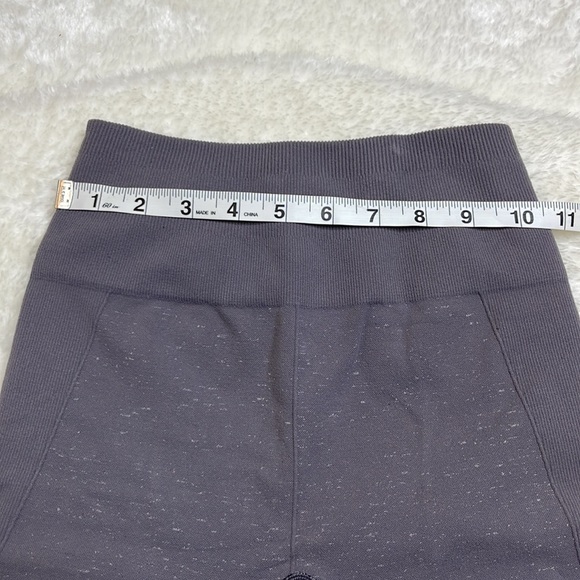 lululemon Free to Flow Crop (17") Magnum/White Size 2 - Picture 7 of 9